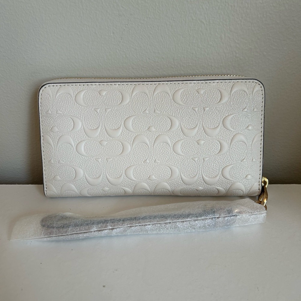 NWOT Coach Accordion Zip Around Wallet in Signature Leather Gold/Chalk - Picture 2 of 4